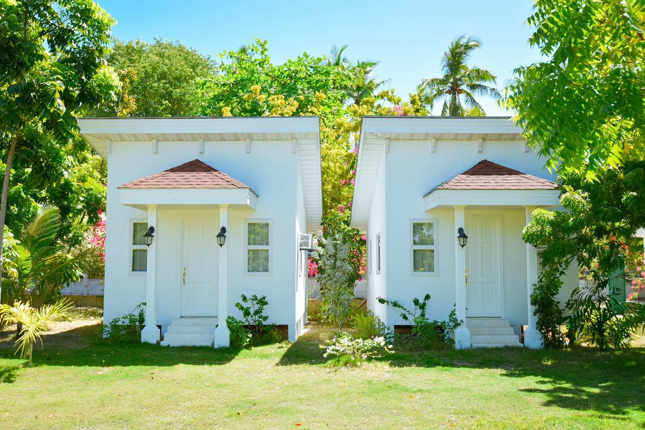 ホテルカサ ブランカ バイ ザ シー Olango Island エクステリア 写真